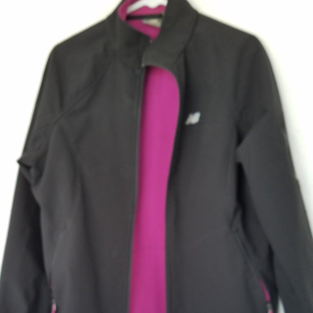 Women's New Balance Waterproof Running Track Jacket Sz L